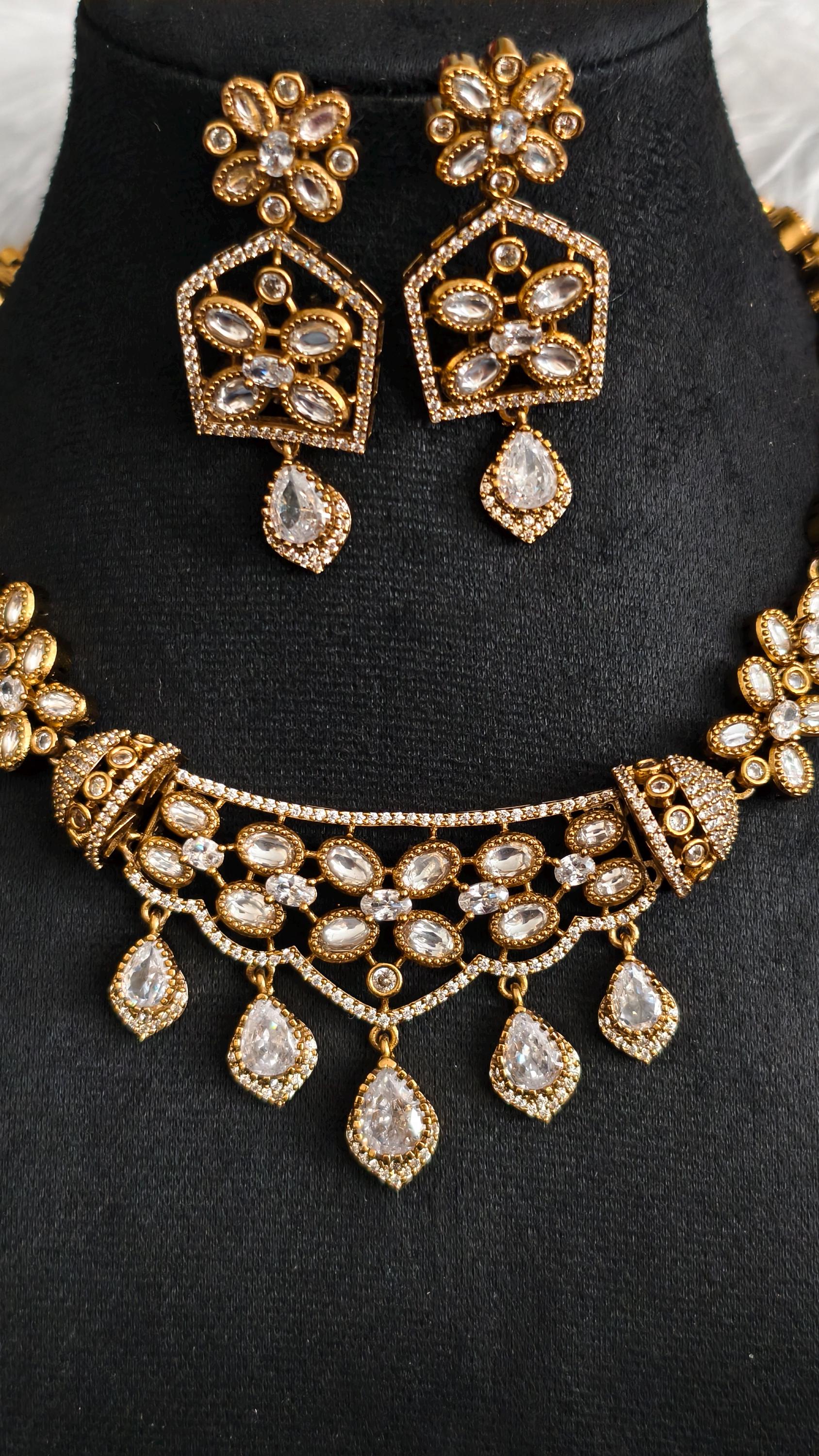 White Kundan Gold Floral Necklace Set, Indian Bridal Jewelry, Teardrop Drops