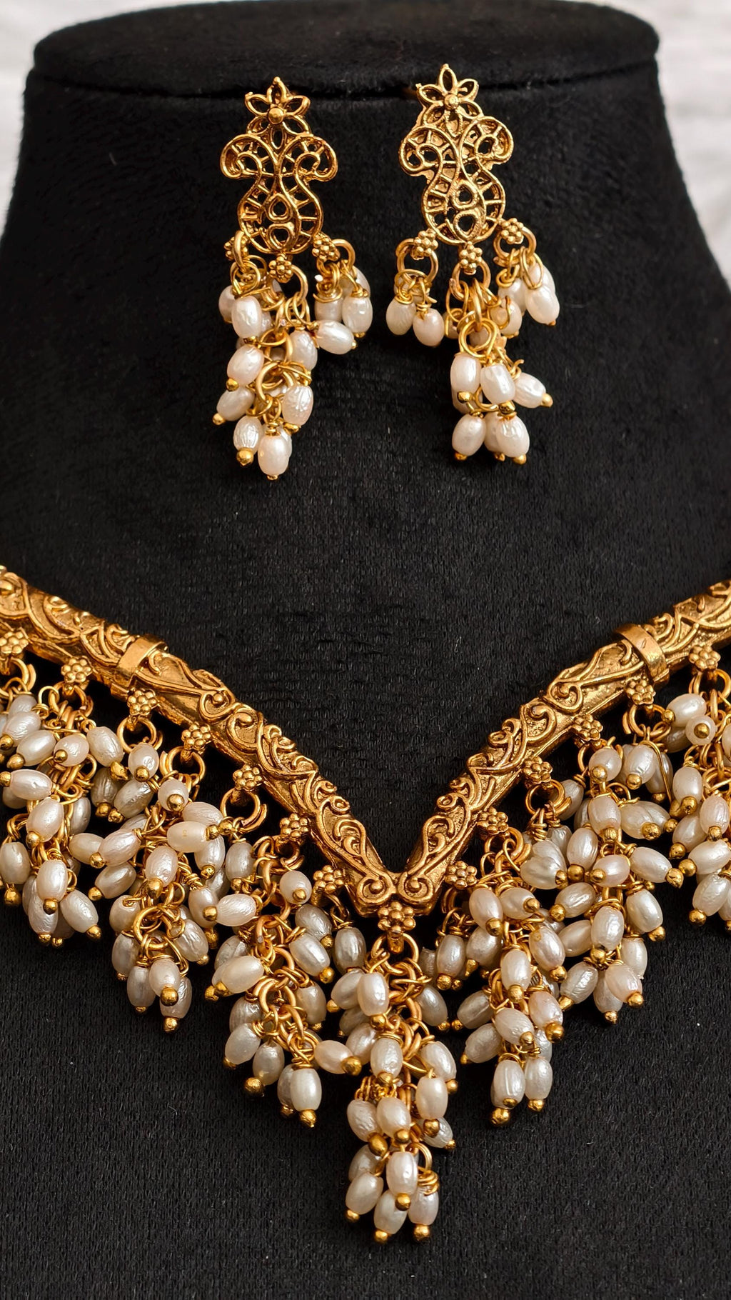 Antique Gold Hasli Necklace, Rice Pearl Clusters, V-Shape Choker, Indian Jewelry Set
