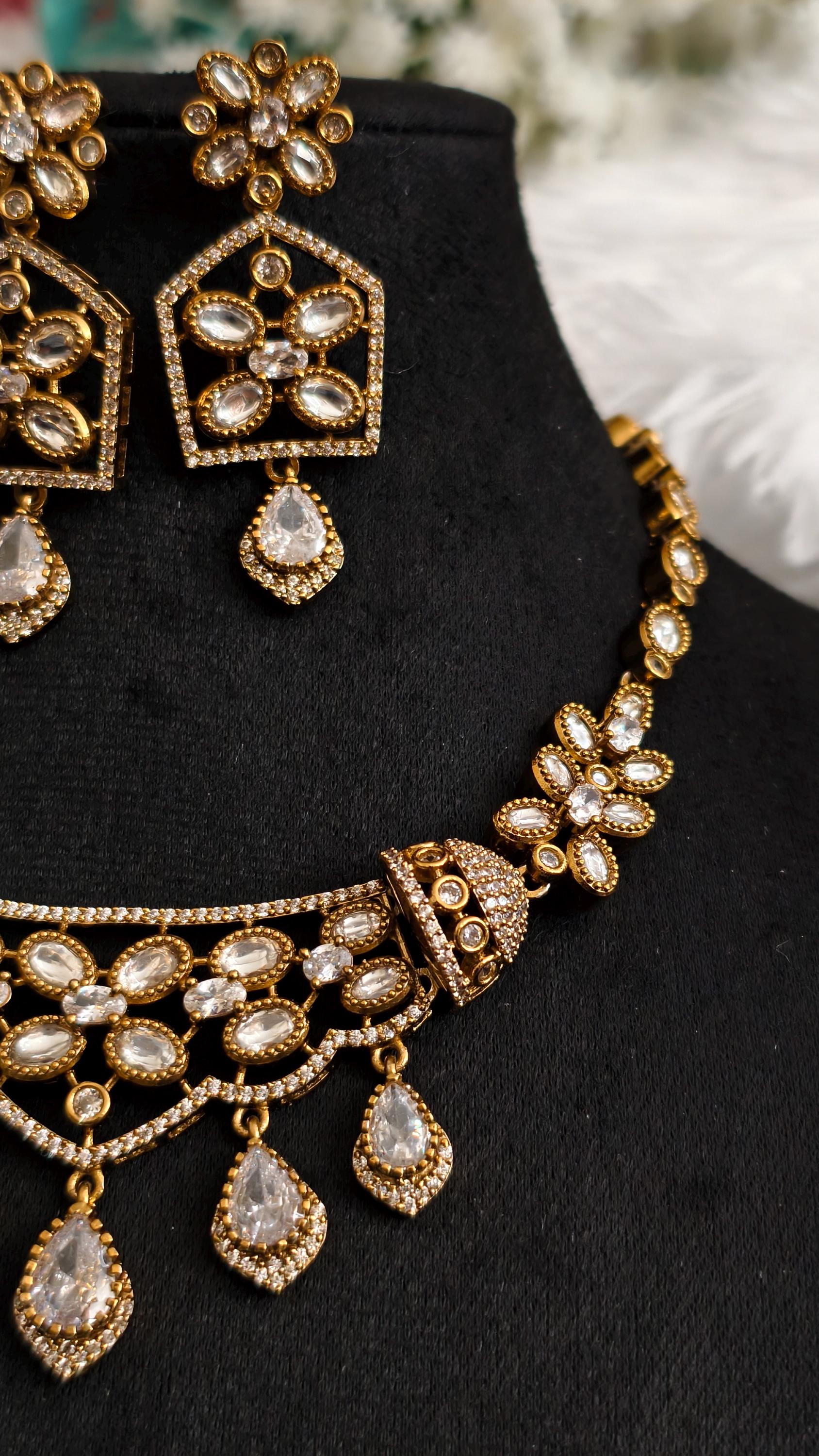 White Kundan Gold Floral Necklace Set, Indian Bridal Jewelry, Teardrop Drops