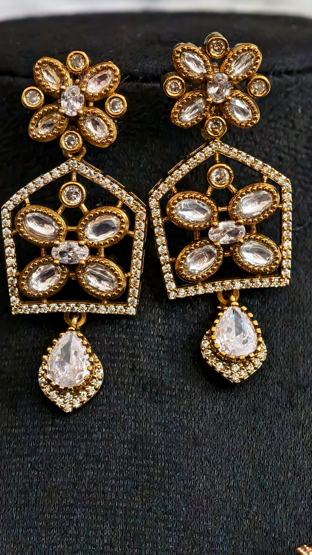 White Kundan Gold Floral Necklace Set, Indian Bridal Jewelry, Teardrop Drops