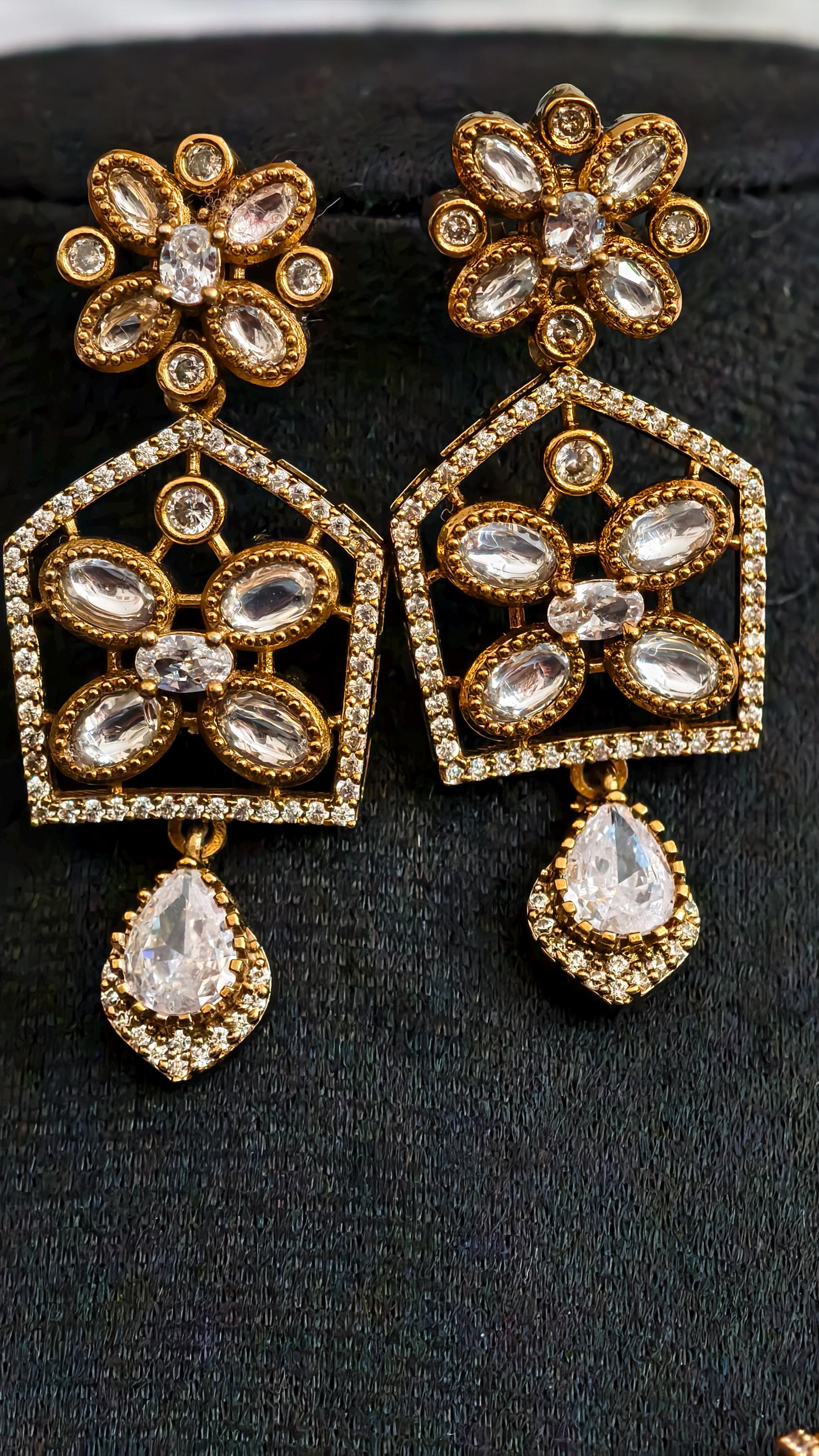 White Kundan Gold Floral Necklace Set, Indian Bridal Jewelry, Teardrop Drops